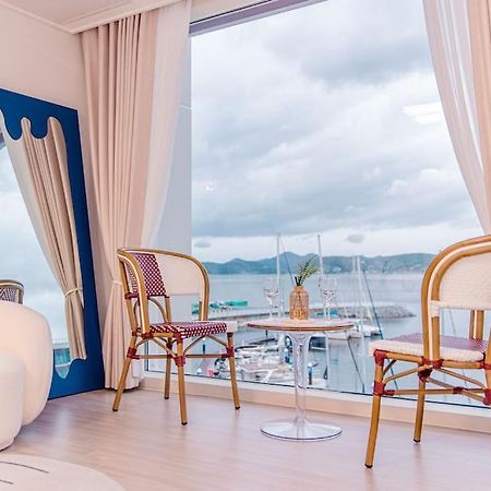 The Castle Ocean Suite Joszu Kültér fotó