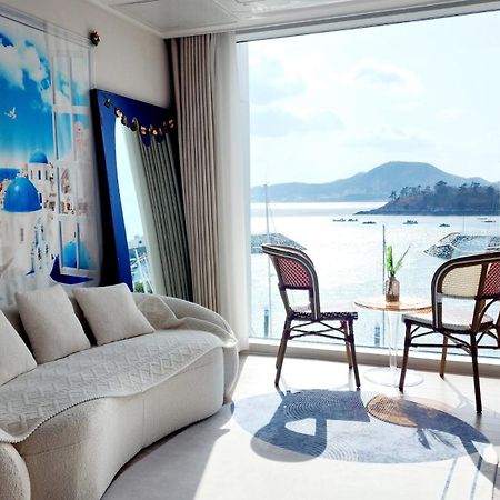 The Castle Ocean Suite Joszu Kültér fotó