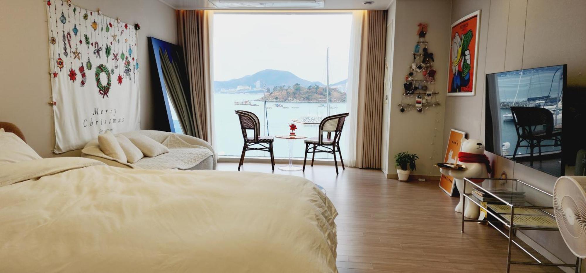 The Castle Ocean Suite Joszu Kültér fotó