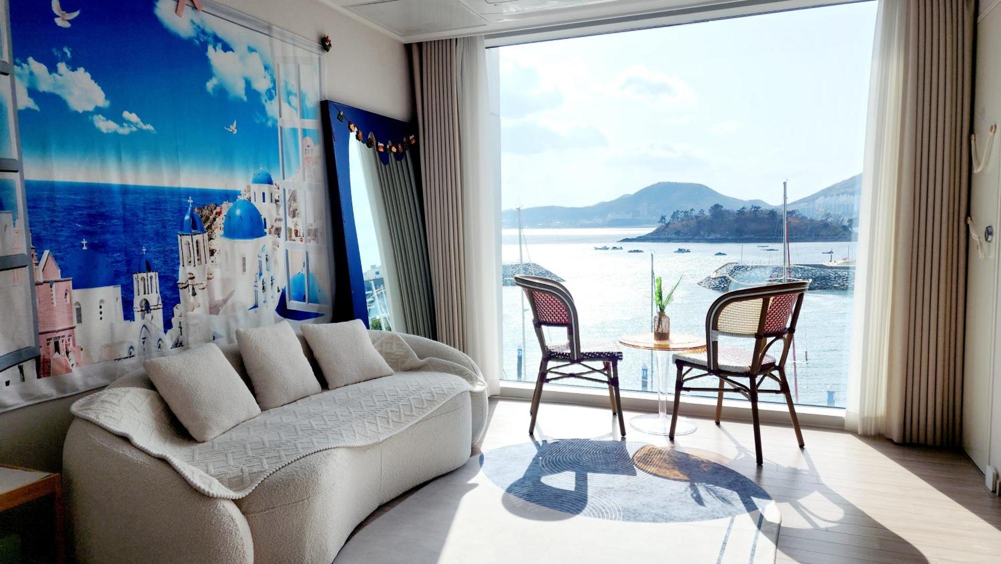 The Castle Ocean Suite Joszu Kültér fotó
